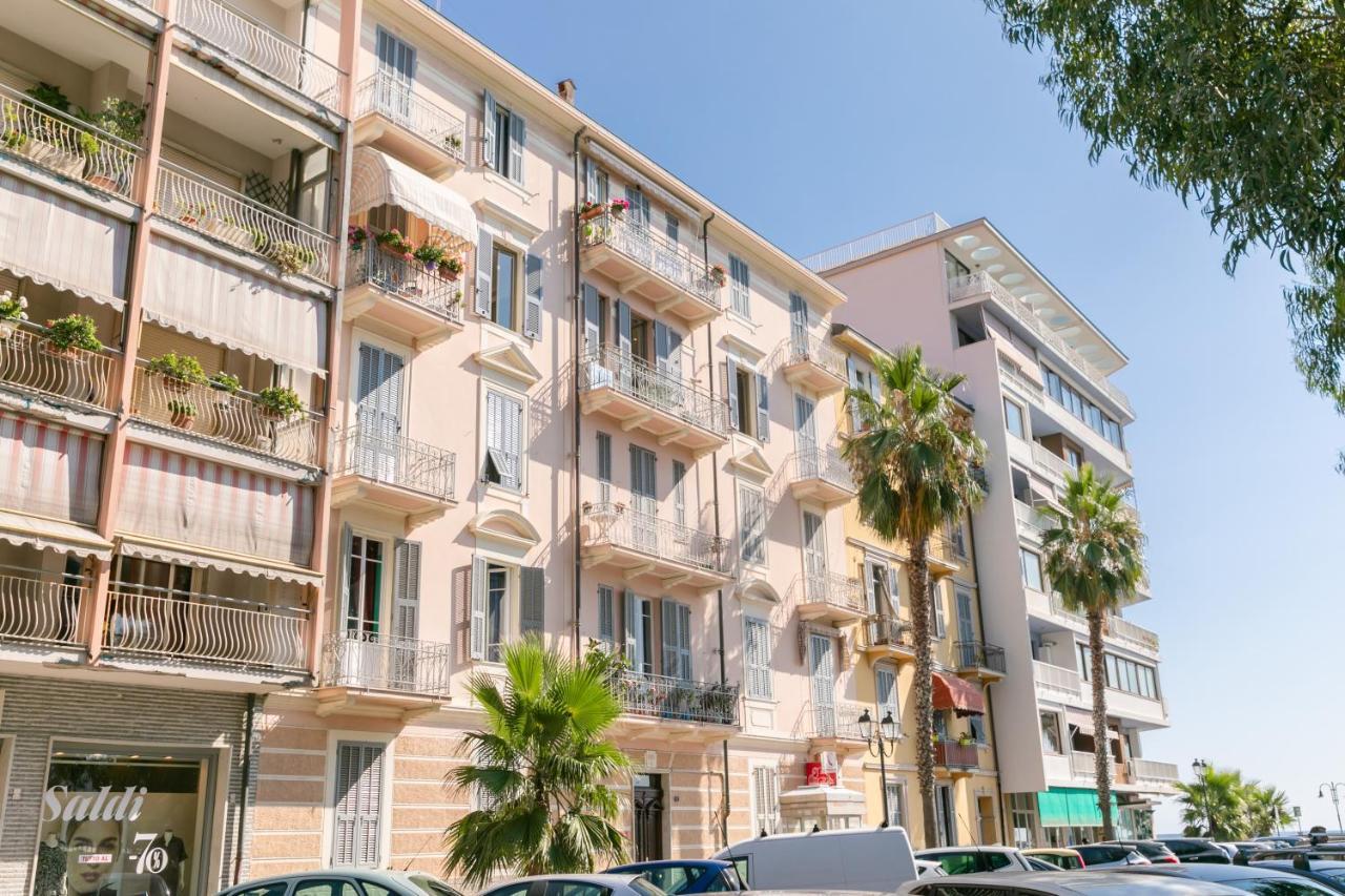 Ventimiglia city center with sea view Esterno foto